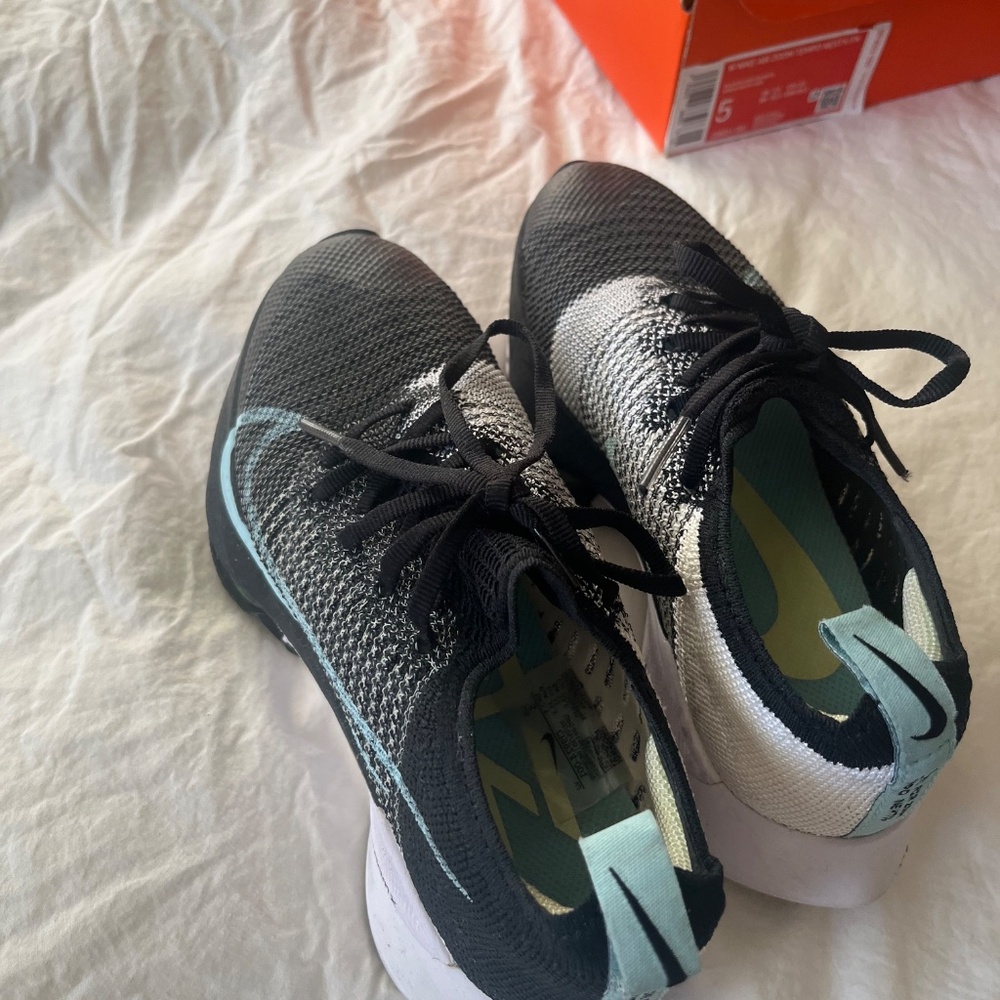 Running shoes - Picture 4 of 4